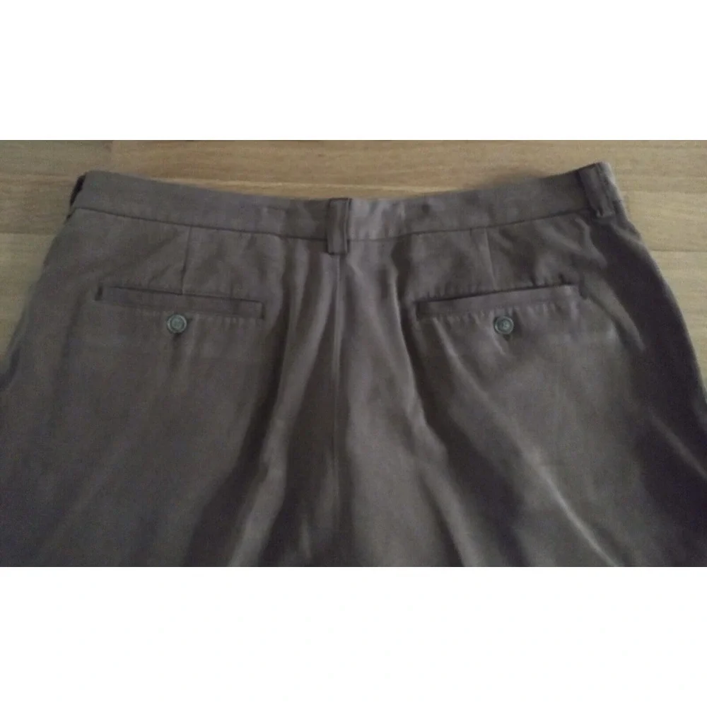 TOMMY BAHAMA Shorts Mens 38 Brown 100%‎ Silk Pleated Front Lightweight Chinos